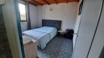 3 slaapkamers, een strijkplank/strijkijzer, beddengoed