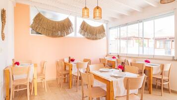 Daily continental breakfast (TRY 500 per person)