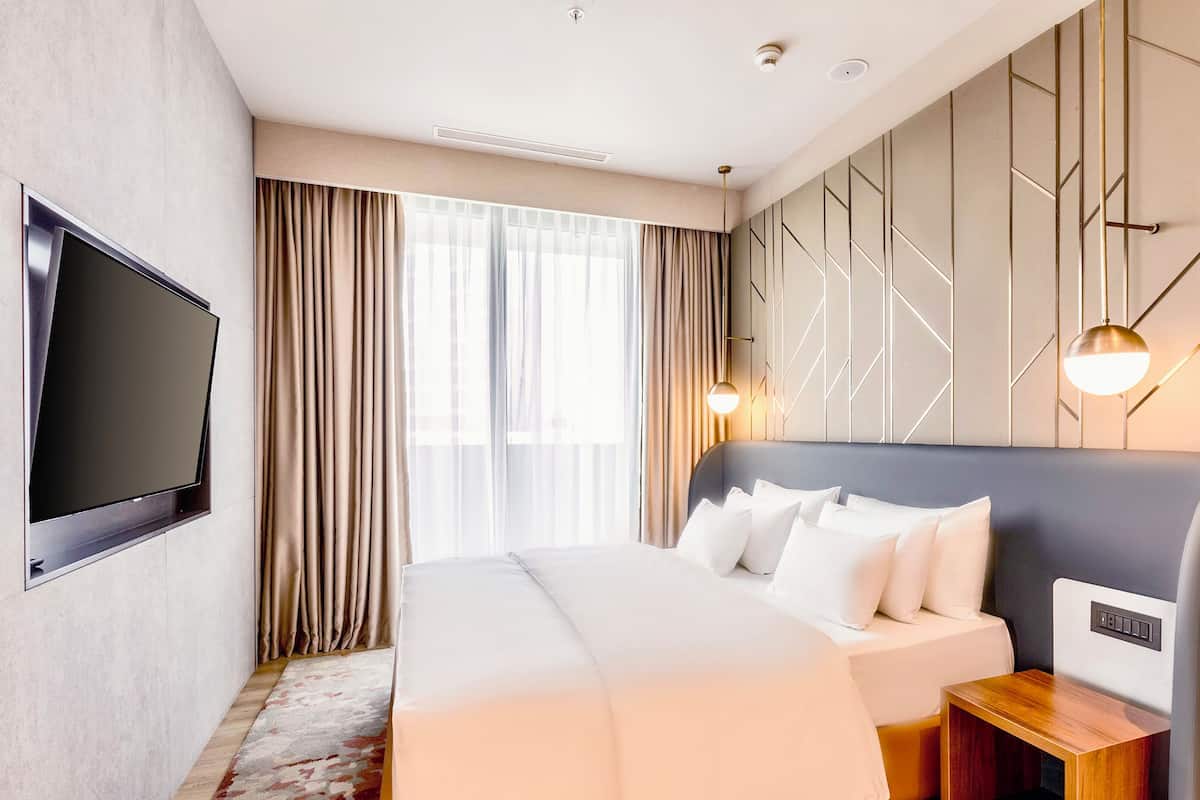 Minibar, in-room safe, iron/ironing board, free cribs/infant beds