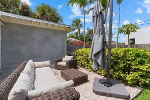 Terrace/patio - Elegant 2 bedroom cottage on intercostal (West Palm Beach)