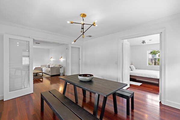 Interior - Elegant 2 bedroom cottage on intercostal (West Palm Beach)