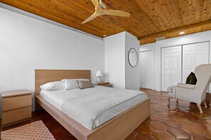 Room - Elegant 2 bedroom cottage on intercostal (West Palm Beach)