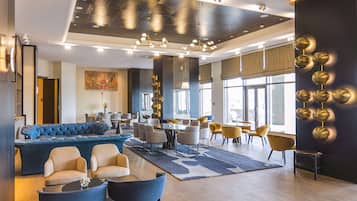 Bar na cobertura, ao ar livre, aberto todos os dias