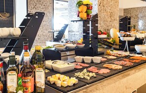 Daily buffet breakfast for a fee - Hilton Samarkand Regency (Samarkand)