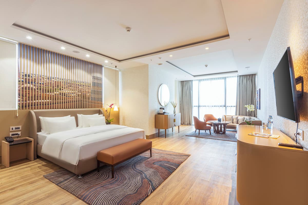 Junior Suite | Minibar, in-room safe, iron/ironing board, cribs (free)