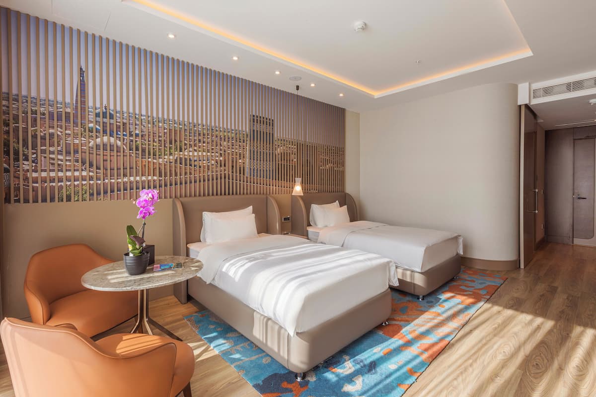Standard Twin Room, Canal View | Minibar, in-room safe, iron/ironing board, cribs (free)