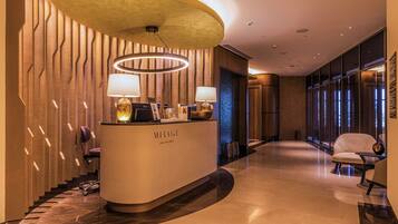Couples treatment room(s), sauna, hot tub, steam room, body treatments