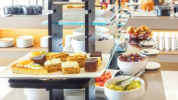 Daily buffet breakfast (USD 25 per person)