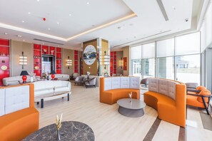 2 bares, bar junto a la piscina