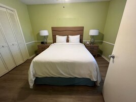 1 habitación, tabla de planchar con plancha, wifi gratis y ropa de cama 