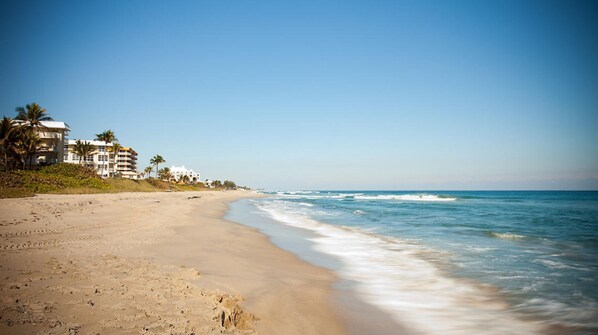 Sur la plage, sable blanc