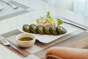 Dagelijks ontbijtbuffet (INR 500 per persoon)