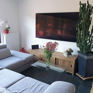 Televisie en een computerscherm