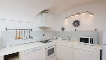 Deluxe-Apartment | Eigene Küche | Großer Kühlschrank, Mikrowelle, Herdplatte, Wasserkocher