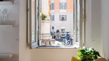 Exclusive Apartment | Living area | 40-inch LCD TV with digital channels, TV