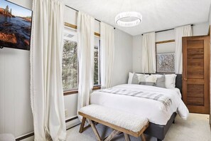 5 bedrooms, iron/ironing board, travel cot, WiFi