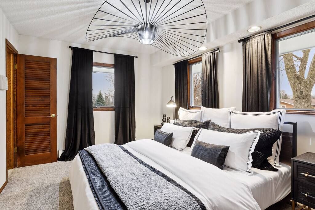 5 makuuhuonetta, silitysrauta/-lauta, vauvan matkasänky, Wi-Fi