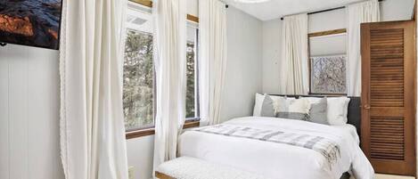 5 Schlafzimmer, Bügeleisen/Bügelbrett, Reisekinderbett, WLAN
