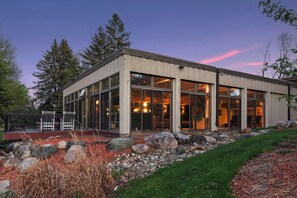 Exterior - Valley View Indoor Pool/Hot Tub/Arcade (Hastings)