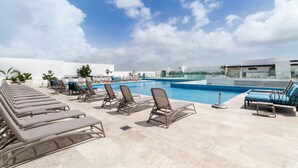 A rooftop pool area with lounge chairs and a swimming pool. - Ipana By Riviera Rentals (Playa del Carmen)