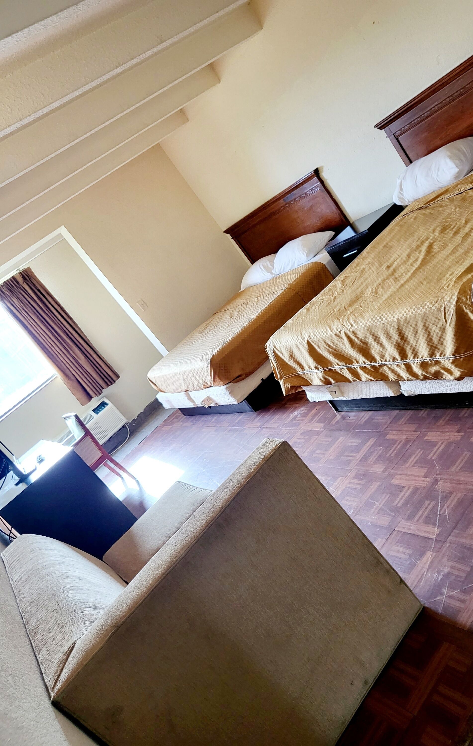 Eenvoudige tweepersoonskamer | Gratis wifi, beddengoed