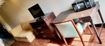 Metro Inn & Suites