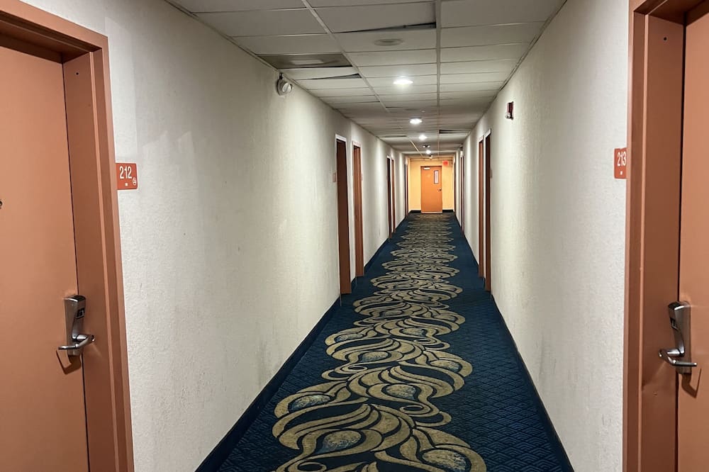 Metro Inn & Suites