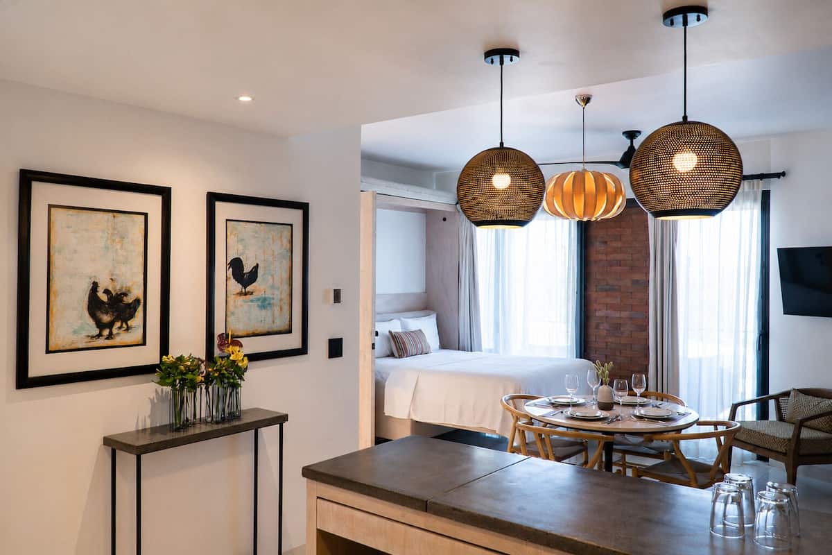 BALCONY RESIDENCE | Hochwertige Bettwaren, Daunenbettdecken, Select-Comfort-Betten, Minibar