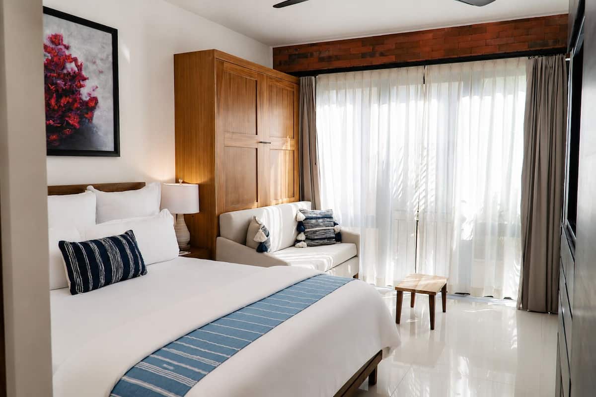 CORNER RESIDENCE | Hochwertige Bettwaren, Daunenbettdecken, Select-Comfort-Betten, Minibar