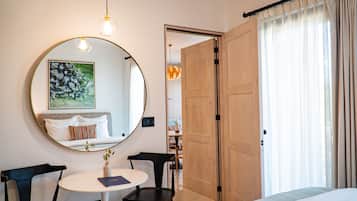 BALCONY TWO BEDROOM RESIDENCE | Hochwertige Bettwaren, Daunenbettdecken, Select-Comfort-Betten, Minibar