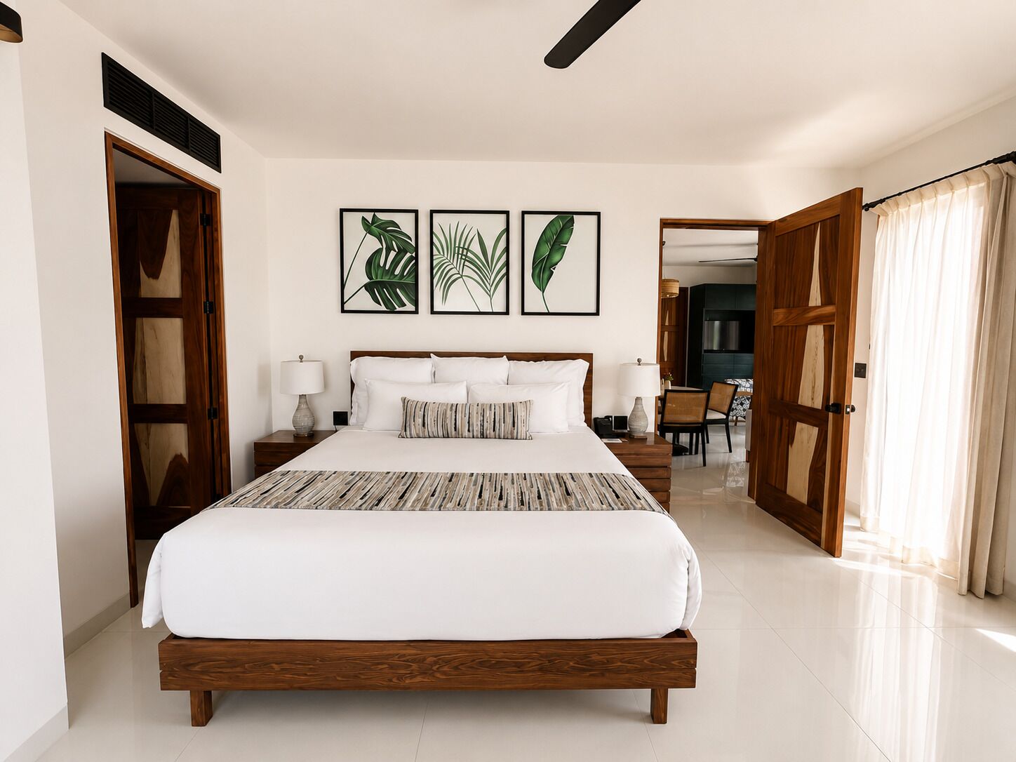 Ropa de cama de alta calidad, edredón, camas Select Comfort y minibar 