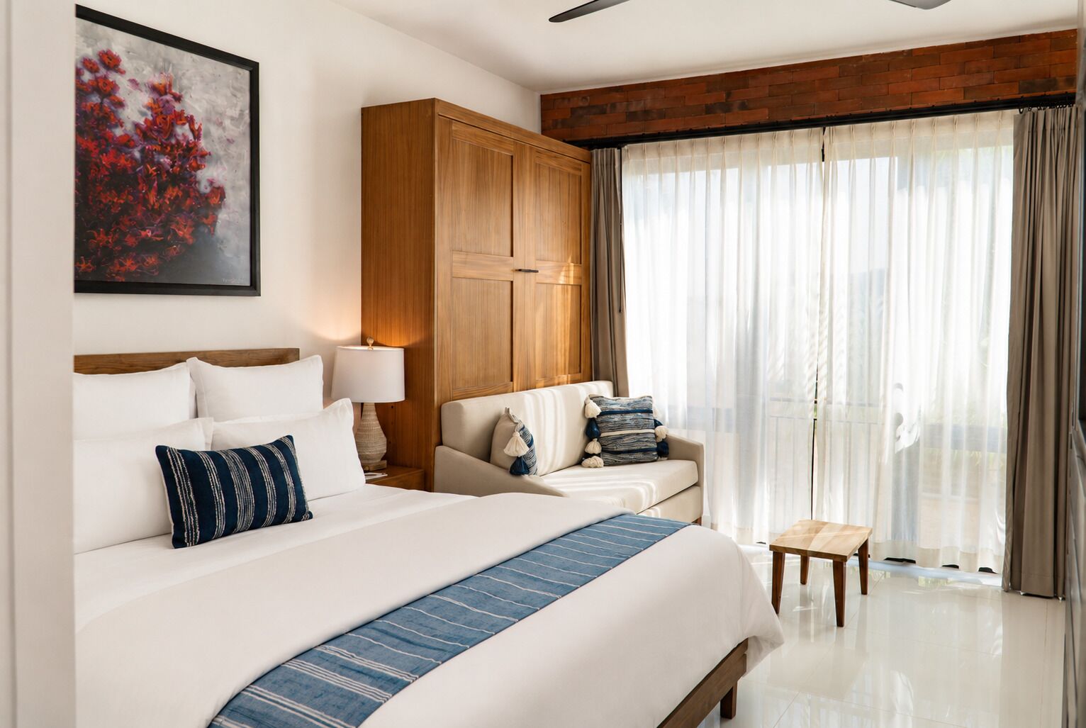 CLASSIC STUDIO KING | Hochwertige Bettwaren, Daunenbettdecken, Select-Comfort-Betten, Minibar