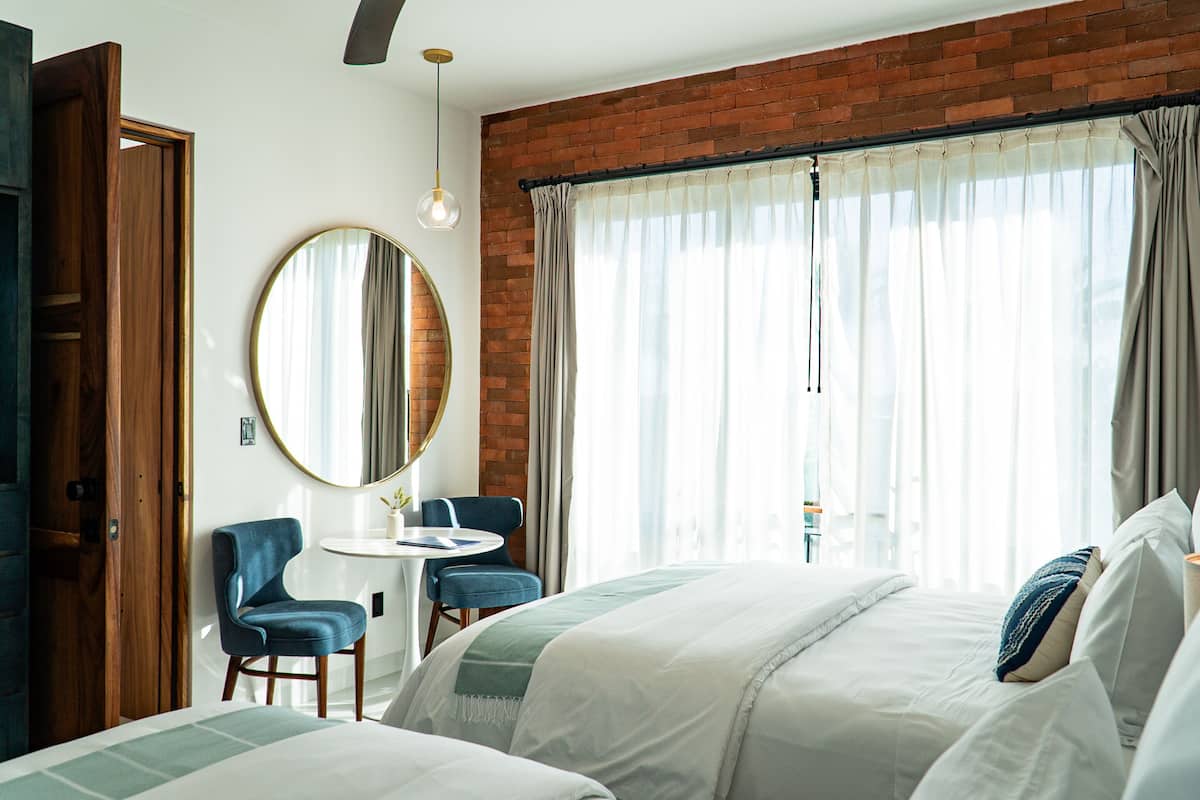 1 bedroom, premium bedding, down comforters, Select Comfort beds