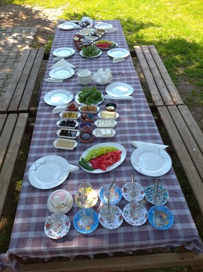 Daily local cuisine breakfast for a fee - Koca Kapı Konaklama (Yesilova)