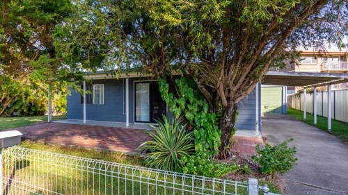 Dog Friendly Holiday House in Bongaree