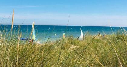 Bleu Salé : F2 Avec Balcon, à 200m de la Plage