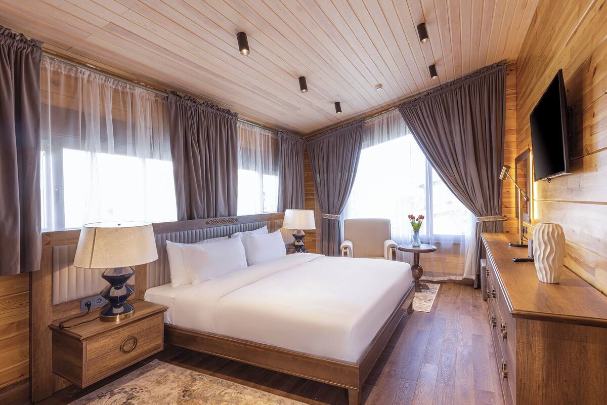 Villa Premium | In-room safe, desk, soundproofing, iron/ironing board