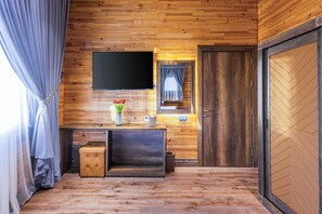 4 chambres, coffres-forts dans les chambres, bureau