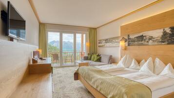 Escritorio, sistema de insonorización, wifi gratis y ropa de cama