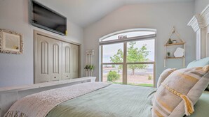 3 bedrooms, desk, iron/ironing board, travel crib