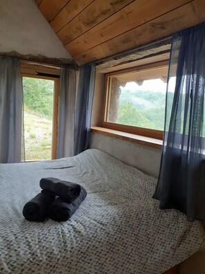 1 bedroom, bed sheets