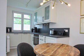 Kühlschrank, Ofen, Herdplatte, Geschirrspüler