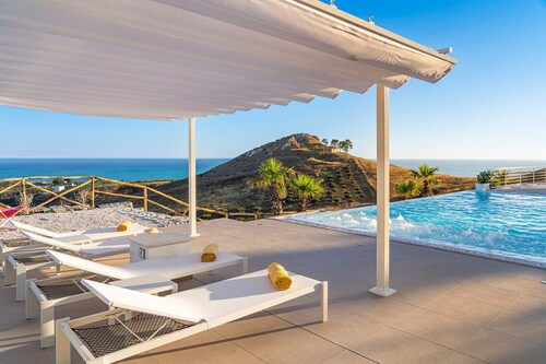 Luxury villa with pool, sea view, Bovo Marina, Sicily