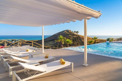 Luxury villa with pool, sea view, Bovo Marina, Sicily