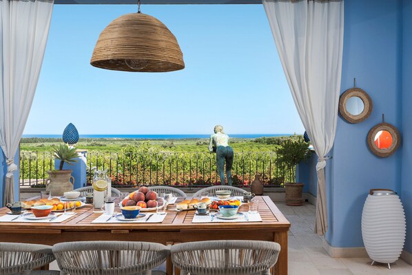 Outdoor dining