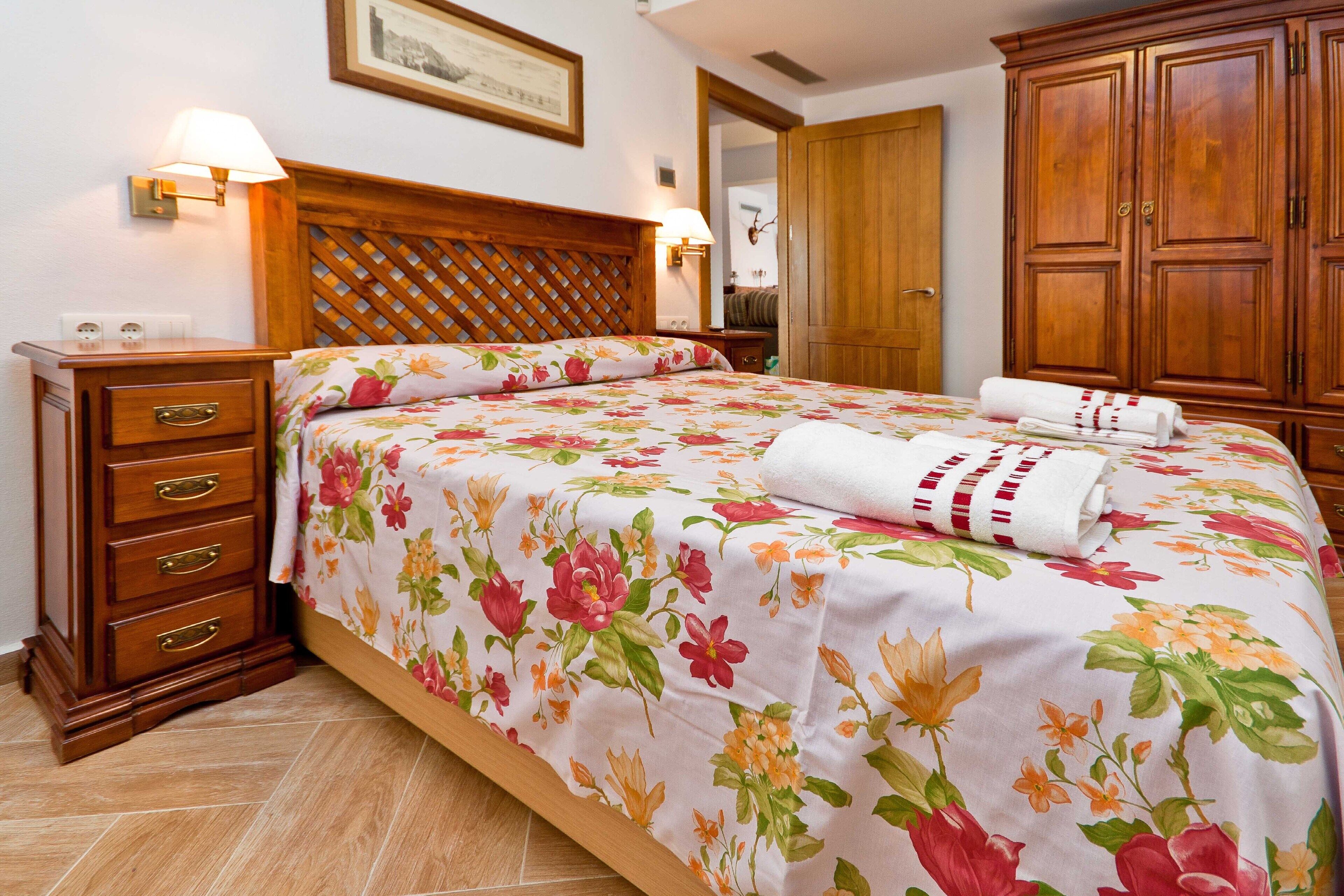 Bureau, fer et planche à repasser, Wi-Fi gratuit, draps fournis