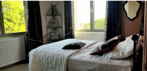 4 chambres, fer et planche à repasser, Wi-Fi gratuit, draps fournis
