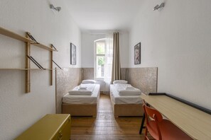 1 soverom, skrivebord, strykejern/-brett og wi-fi