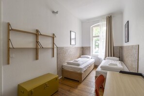 2 bedrooms, desk, iron/ironing board, WiFi