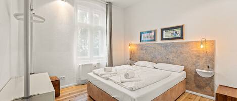 1 間睡房、書桌、熨斗/熨衫板、Wi-Fi